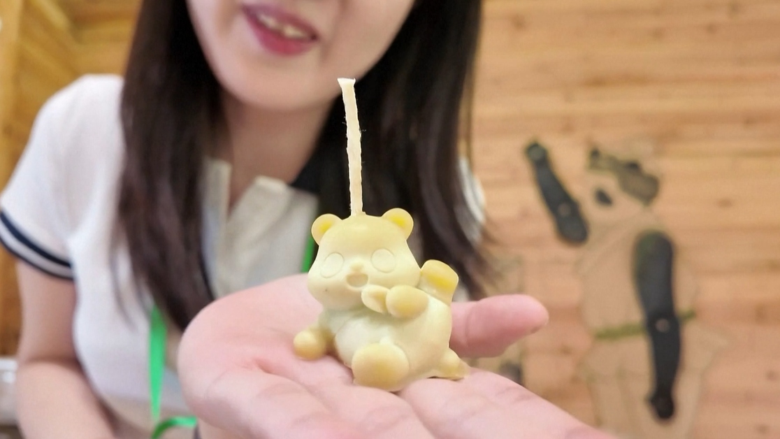 velas hechas con popó de oso panda