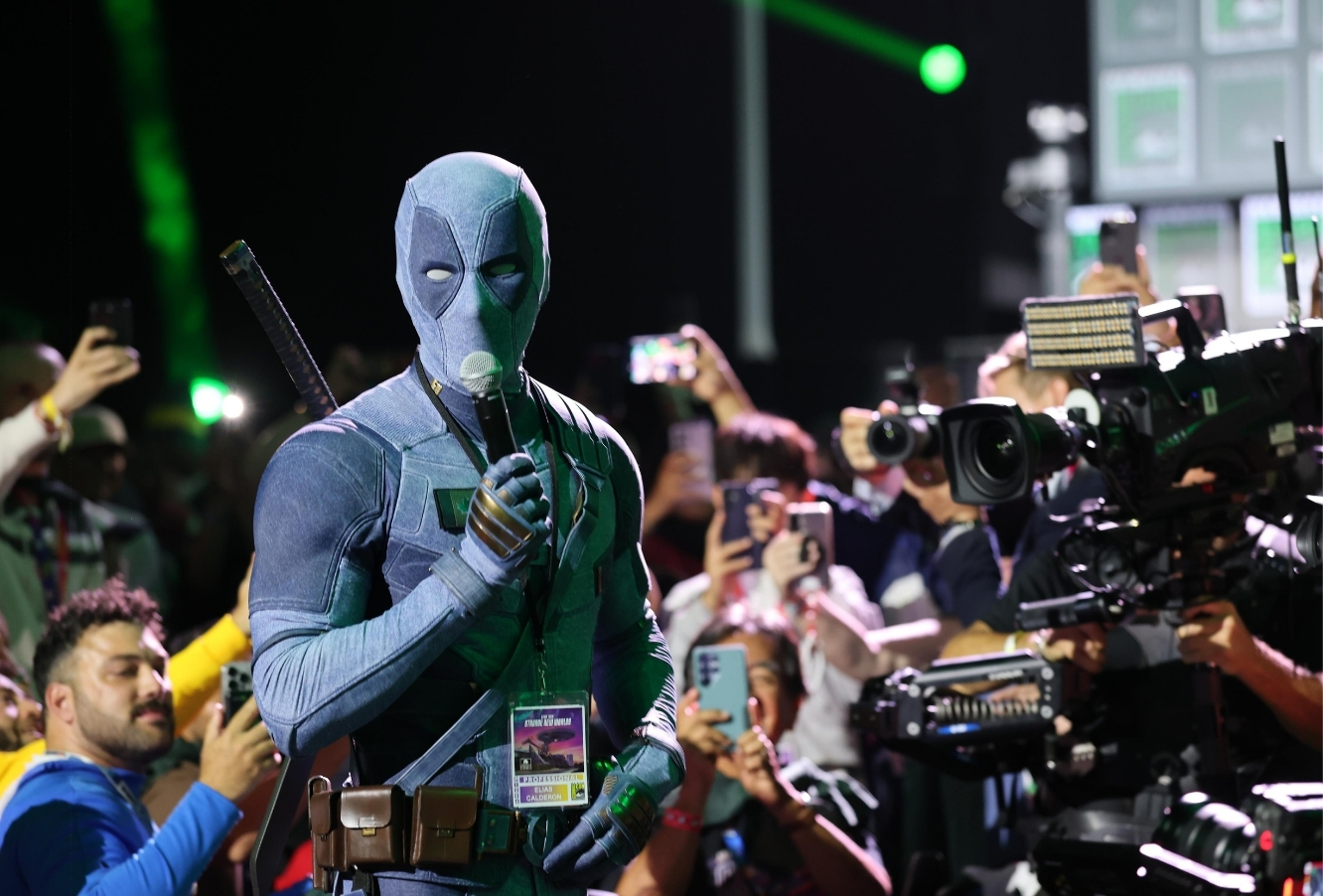 Ryan Reynolds aparece como Deadpool en la Comic-Con y pide un papel en Avengers Doomsday