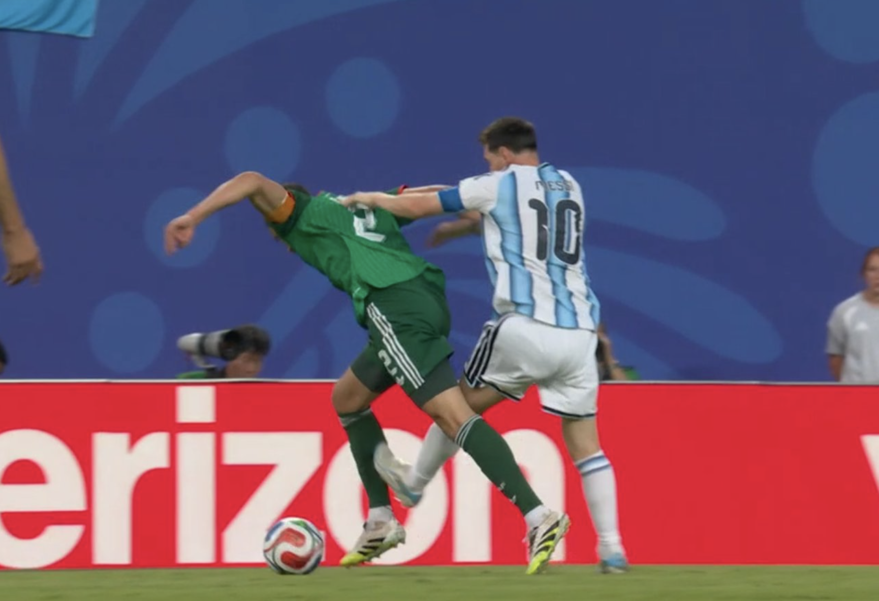 Lionel Messi infracción Argentina Argelia